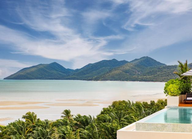 Dans la baie de Phang Nga, l'hôtel Anantara Koh Yao Yai Resort & Villas s’illustre comme le point de départ d’un séjour unique et apaisant sur une île préservée au large de Phuket, entre lagons turquoise, sable blanc et mangrove tropicale.