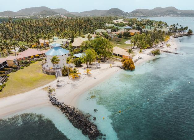 Un séjour au Club Med en Martinique résonne comme la promesse d’une escapade de rêve. Lieu paradisiaque, table bien menée, équipe aux petits soins, sports à gogo, excursions variées… tous les ingrédients sont réunis pour allier détente, fête et découverte.