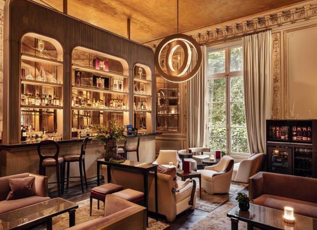 À Londres ou New York, les private members’ clubs font depuis longtemps partie du paysage. Voici cinq hôtels français qui poussent l’exclusivité jusqu’à abriter des clubs très privés, du Saint James Paris au Soho House en passant par L’Aventure et comment en être.