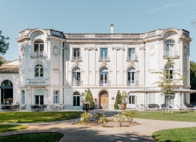 Envie d'un week-end au soleil dans le Sud-Ouest ? De Biarritz à Cognac, du Bordelais à la dune du Pilat en passant par les Landes ou la Dordogne, voici notre sélection des plus belles adresses où poser ses valises pour profiter des beaux jours.