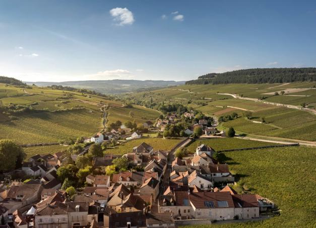Itinéraire en Bourgogne entre Beaune, la Route des Grands Crus et les villages viticoles de la Côte d’Or : trois jours entre grands vins, gastronomie et hôtels de charme.