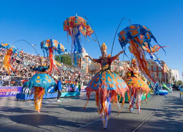 Né des fêtes antiques de Dionysos et Saturne, le carnaval célèbre la fin de l’hiver dans un joyeux mélange de rites païens et de traditions chrétiennes. Dates, programmes, meilleurs hôtels où dormir : de Nice à Rio, en passant par Cologne et Dunkerque, tour d’horizon des plus beaux carnavals de 2026.