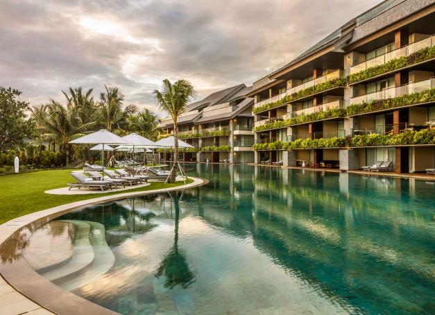 Membre de la collection des COMO Hôtels et Resorts, cet hôtel 5 étoiles réunit tous les critères pour un séjour décontracté dans la petite ville côtière de Canggu, entre cours de surf, yoga et session spa.