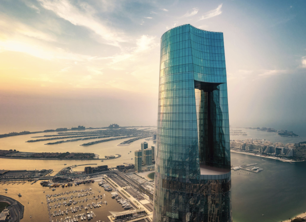 Avec ses 377 mètres de hauteur et ses 82 étages, Ciel Dubai Marina intégré à la Vignette Collection, devient l’hôtel le plus haut du monde. Un projet spectaculaire qui élève, si cela était encore possible, les codes du séjour de luxe à Dubaï. 