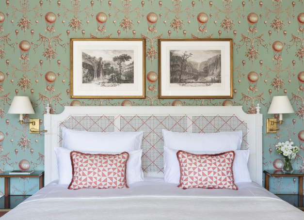 Le parangon du palace à l’allemande émerge tout juste d’une hibernation de douze mois. Rafraîchi, rajeuni, embelli ! Sans perdre une once de son âme patrimoniale. On dit bravo à ce lifting qui fait entrer l’hôtel iconique de Baden-Baden dans une nouvelle ère. 