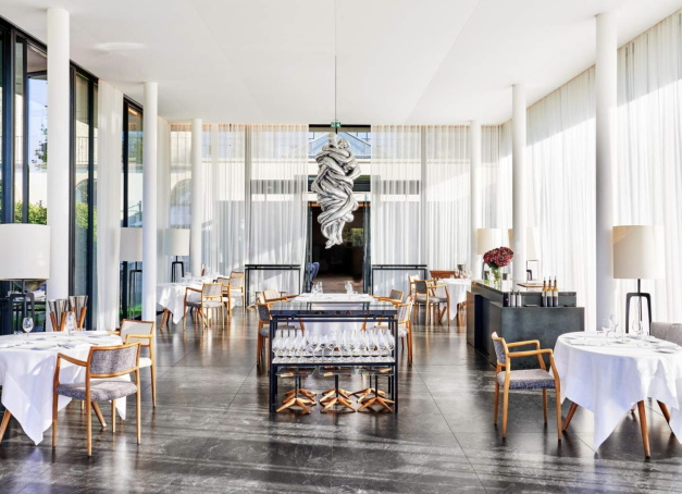 On l'avait pressenti, on a eu raison. Le chef Florent Pietravalle, repéré à la Mirande, vient d'arriver à La Villa La Coste et livre déjà chez Louison une si belle partition qu'on vous intime l'ordre d'y aller sans plus tarder !