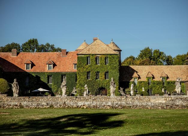 Chambres d’hôtes proches de Paris : où partir en week-end à moins de 3h ? Notre sélection d’adresses d’exception, entre lignes contemporaines et demeures historiques, de la Champagne aux bords de Seine, pour décrocher du rythme parisien.