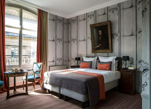 Paris s'éprouve par petites touches. Et, on ne vient plus y chercher une chambre, mais une atmosphère, une hôtellerie de caractère. Qui permet de capturer l’esprit d’un quartier ou l’éclat d’une époque pour les fondre dans un confort contemporain. Voici notre sélection des meilleurs hôtels 4 étoiles du centre de Paris.
