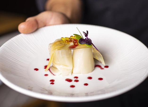 La Principauté d’Andorre accueille quelques très bonnes tables qui se démarquent par la qualité de leur offre et l’authenticité de leur cuisine. Nombre d’entre elles sont répertoriées comme membres d’Andorra Selected, un classement de l’office du tourisme des meilleures adresses gastronomiques, hôtelières et culturelles de la région. 