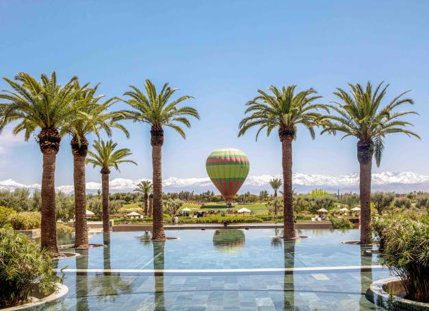 A quelques minutes de la médina, le Fairmont Royal Palm Marrakech dévoile un véritable havre de tranquillité… La rédaction a osé y poser ses valises durant un week-end de novembre, au risque de ne plus jamais vouloir en repartir !