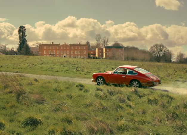 Un temps réservées à la Haute Société, ces belles demeures situées aux portes de la capitale anglaise accueillent les voyageurs en quête de luxe, de calme et de volupté. Voici nos 5 adresses préférées. 