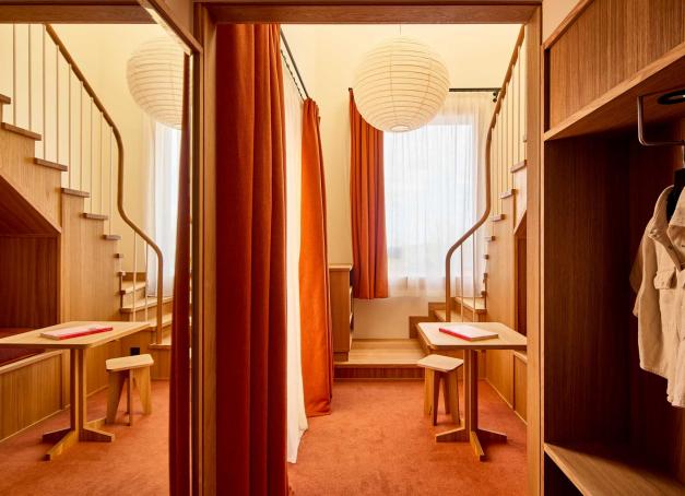 Au cœur des volcans, l’Hôtel Grand Mess Clermont-Ferrand propose, au sud de la capitale auvergnate, une expérience à 360 degrés sous le signe de la convivialité, du partage et de la fête. 