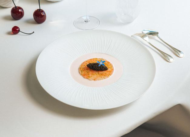 À deux heures de Paris, en lisière des Vosges du Nord, La Merise mérite le voyage. On y découvre une cuisine alsacienne raffinée, aux antipodes des clichés. Et une maison incarnée où l'on se sent bien.