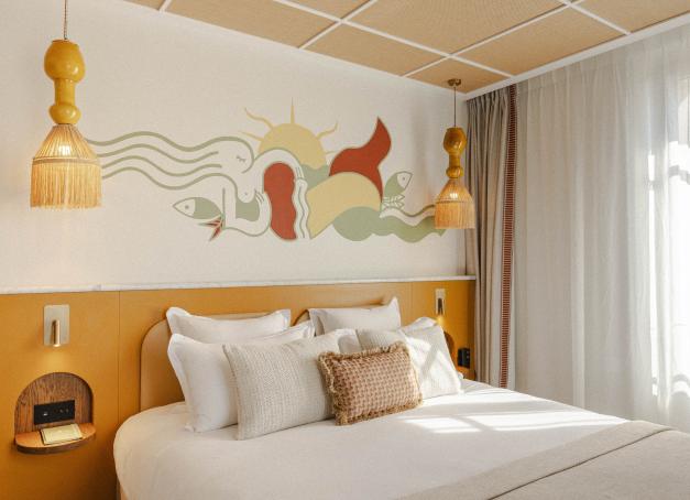 Le groupe Solestia inaugure l’hôtel Posidonia et son restaurant Sacha, deux nouvelles adresses qui prennent place dans l'ancien Hôtel de Verdun, en plein cœur de Nice, à quelques pas de la place Masséna et de la promenade des Anglais.