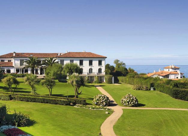 La Réserve Saint-Jean-de-Luz a rouvert ses portes pour une nouvelle saison dédiée au bien-être et à la détente. Cet hôtel de charme 4 étoiles bénéficie d’une situation privilégiée avec sa vue imprenable sur l’océan.