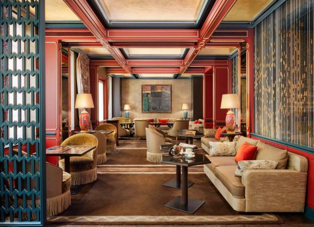 À deux pas de l’effervescence des Champs-Élysées et des élégantes allées du Parc Monceau, l’Hôtel de Montesquieu retrouve une seconde jeunesse. 