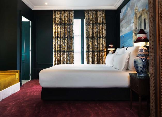 Quels sont les plus beaux hôtels du 5e arrondissement de Paris ? Idéal pour profiter du Quartier latin et du Panthéon, du Jardin des Plantes et de ses serres, la réponse en 9 adresses sélectionnées par la rédaction.