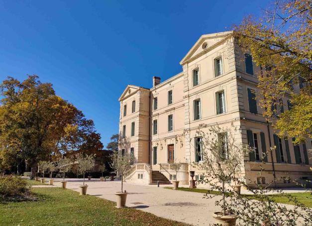 Des Cévennes à la Provence en passant par la Camargue, le Gard offre une diversité de sites naturels et touristiques entre vestiges romains, musées et villages pittoresques. De quoi concocter un itinéraire palpitant avec des escales dans des hôtels du Gard d’exception pour mieux récupérer avant de reprendre la route. 