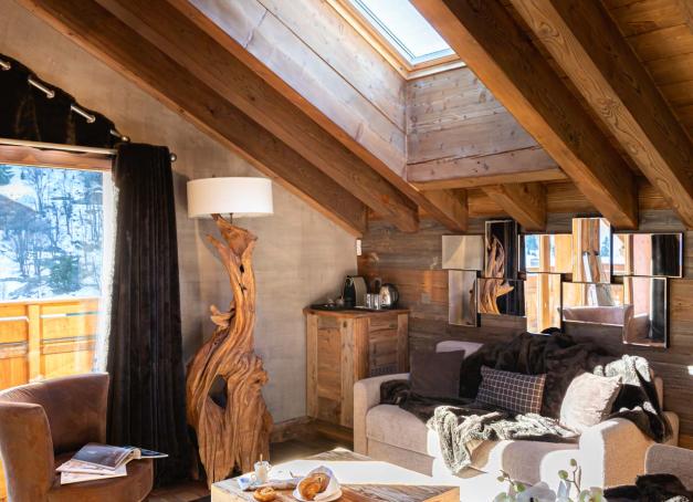 À l’approche des premières neiges, cap sur les adresses alpines où l'hiver se savoure autant dedans que dehors.
