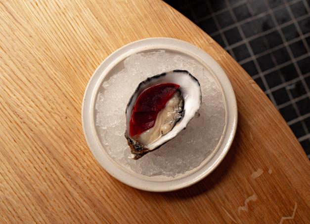 Annoncé dans les 10 nouvelles tables à booker à travers le monde par le 50BEST au début de l'année, Yonder a été le premier à s'attabler chez Cypsèle, à son tout premier service, le 27 novembre dernier. Impressions à chaud.