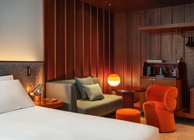 À deux pas de la Rua Augusta et de la Praça do Comércio, l’Andaz Lisbon signe l’arrivée de la marque lifestyle de Hyatt au Portugal et en Europe du Sud. Au cœur du centre historique, cet hôtel de 170 chambres s’inscrit dans le décor animé de Lisbonne, entre façades pombalines, ruelles pavées et vues sur le Tage.