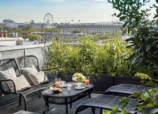 Afin de séjourner au cœur du 7e arrondissement de Paris, voici une sélection des meilleurs hôtels à Invalides. Entre Saint-Germain-des-Prés et la Tour Eiffel, le quartier abrite certains des plus beaux monuments de la capitale. 