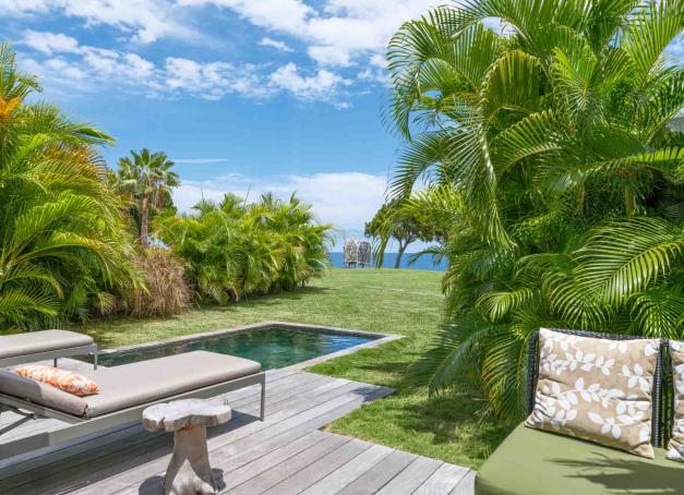 Écrin turquoise au cœur des Caraïbes, la Guadeloupe déploie des paysages somptueux et variés, entre plages de sable fin, forêts tropicales et villages colorés au charme créole.  