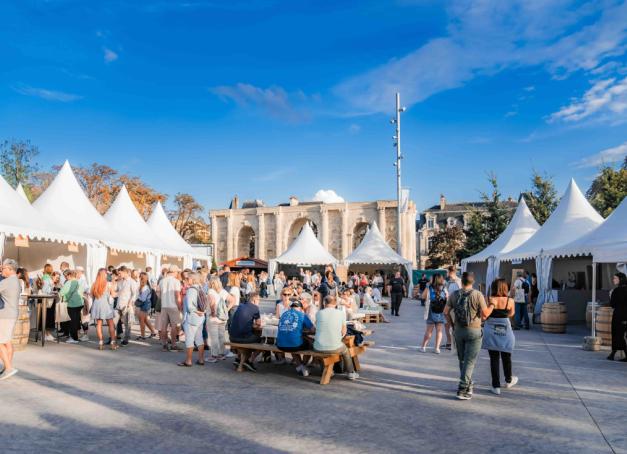 Chefs étoilés, maisons de champagne centenaires, vignerons passionnés et artisans d'exception : pendant trois jours, du 18 au 20 septembre 2026, Reims en Champagne-Ardenne se transforme en capitale absolue du bien manger et du bien vivre. 