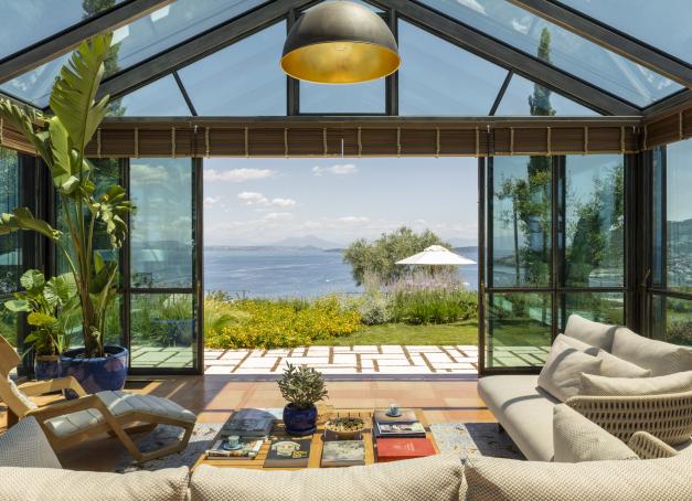 Perché sur son rocher comme une île dans l’île, le San Montano Resort & Spa (Relais & Châteaux) est l’une des échappées les plus désirables d’Ischia, dans le golfe de Naples. Visite. 