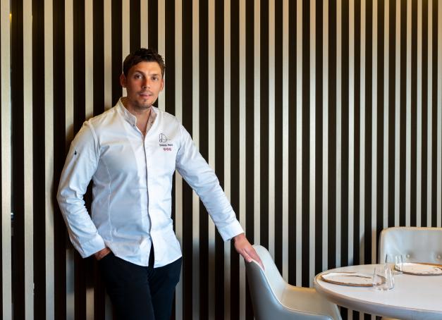 Le plus jeune chef 3 étoiles Michelin de France atteint un niveau de perfection stratosphérique avec ses nouvelles créations du printemps 2026. Yonder rentre du Castellet avec une seule envie : y retourner !