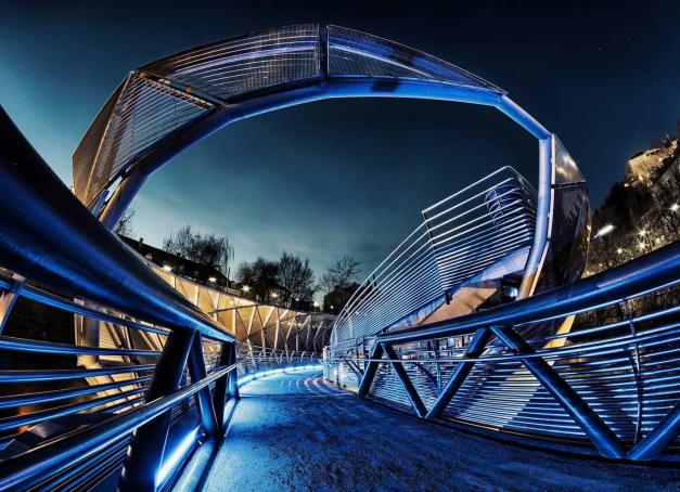 Envie de découvrir l’Autriche autrement ? Direction Graz, sa deuxième ville, qui mêle vieille ville Renaissance classée à l’UNESCO et créations futuristes comme le Kunsthaus et la Murinsel. Que faire à Graz pour un week-end de 2 ou 3 jours ? Suivez le guide !