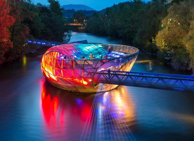 Oubliez Vienne : c’est à Graz que vibre aujourd’hui l’Autriche créative. La ville à taille humaine mêle héritage Renaissance, énergie étudiante, design et scène nocturne alternative.