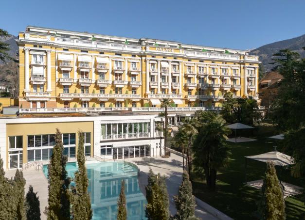 Zidane, Monica Bellucci, les Beckham, François Pinault… Palace Merano est le secret bien gardé des grands de ce monde pour rester en forme. Normal : l’hôtel de luxe en Italie est l’un des plus pointus (et discrets) en matière de cures détox. J’ai testé la cure Revital pendant une semaine. Spoiler : mon corps s’en souvient encore.