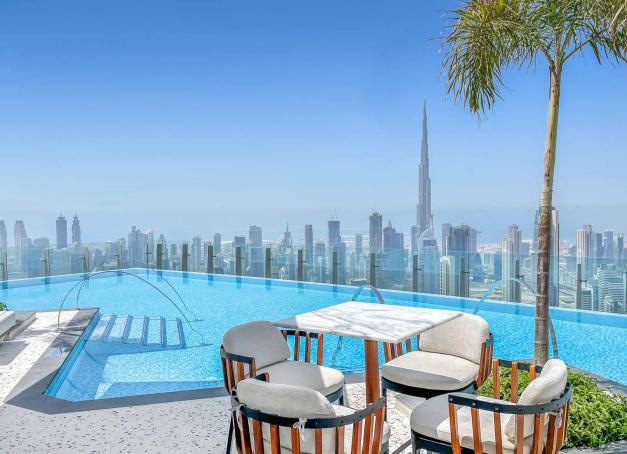 Plus haute piscine à débordement du monde, speakeasy avec vue sur le Burj Khalifa, spa avec terrasse au 65e étage, le SLS Dubai n’est pas un 5 étoiles comme un autre.