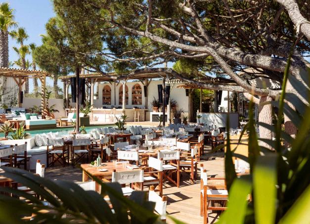 Jet-set ou aventure, sortie shopping ou randonnée, il y en a pour tous les goûts à Saint-Tropez ! Focus sur les adresses à ne pas manquer et réponses aux questions « que voir ? que visiter ? que faire et où faire la fête à Saint-Tropez ? ». Une échappée belle placée sous le signe du plaisir et de la douceur de vivre le temps d’un weekend ou plus.
