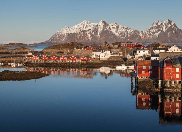 L’Express Côtier est un des moyens de déplacement privilégiés des norvégiens pour caboter de port en port, les routes étant étroites dans les régions côtières et montagneuses du pays. Au programme de la croisière ? Paysages grandioses et bourgades de pêcheurs entourés de fjords, les joyaux de la Norvège. 