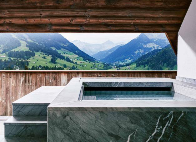 Derrière les façades feutrées des 5 étoiles européens se cachent des spas d’exception, véritables refuges où le lâcher-prise devient un art. Soins experts, rituels sur-mesure, approches holistiques : focus sur nos hôtels spa 5 étoiles préférés en Europe.