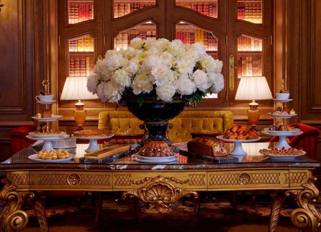 Ritz, Peninsula, Bristol… des noms qui font rêver. Nos journalistes se sont sacrifiés à la tâche, aussi sérieuse que réjouissante, de tester les tea times des palaces parisiens. Verdict : ce que valent vraiment les goûters les plus chics de la capitale.