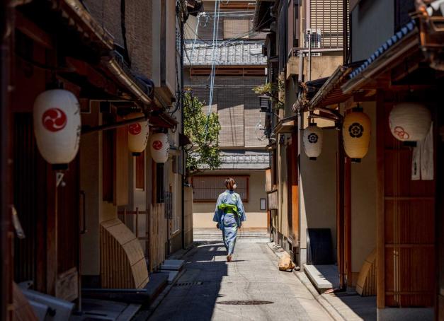 Le long de la rivière Shirakawa, en plein centre du quartier animé de Gion, un bâtiment signé Tadao Ando abrite le Shinmonzen, nouveau point de repère chic et arty de la ville. On y a dormi pour vous. 