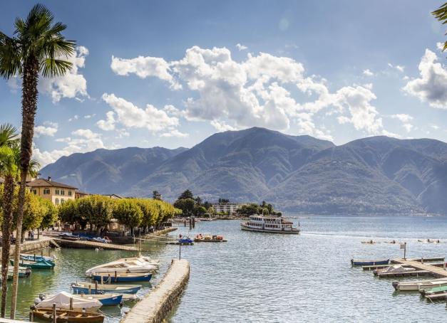 Au Tessin, la dolce vita se vit côté suisse, au bord du lac Majeur : hôtellerie raffinée, tables gourmandes, vignobles confidentiels et paysages lacustres… Que voir, que faire à Ascona et Locarno ? Notre itinéraire idéal pour un long week-end chic et ensoleillé.