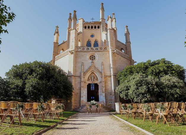 L'Espagne s'est imposée ces dernières années comme l'une des destinations mariage les plus prisées d'Europe : lumière du sud, gastronomie parmi les plus vivantes du continent, culture de la fête et des vols directs depuis toute l'Europe. Voici cinq adresses, de l'Andalousie à la Costa Brava, pour dire oui dans les plus beaux décors du pays.