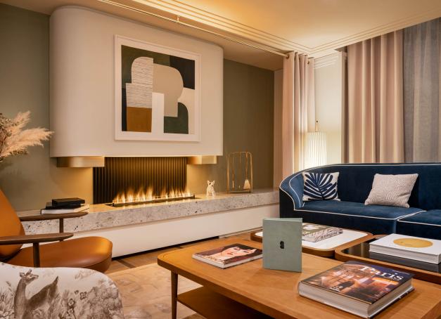 Notre avis sur Faubourg Galant, hôtel 4 étoiles à Paris  Faubourg Galant : derrière le nom de ce nouvel hôtel 4 étoiles à Paris se cache un écrin élégant et terriblement chaleureux où il fait bon poser ses valises et se retrouver.