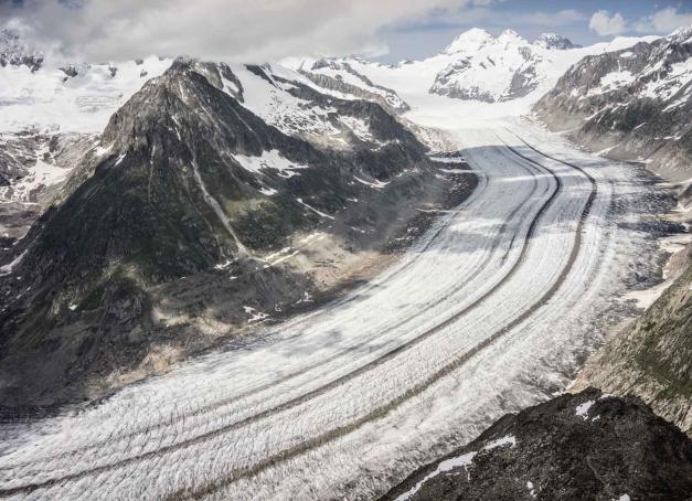 Découverte du fascinant glacier d'Aletsch en Suisse, le plus grand glacier des Alpes.