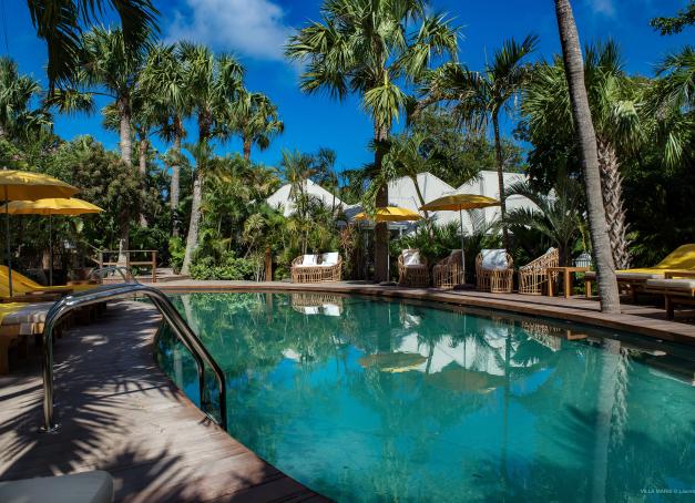 Perle fine des Caraïbes, Saint-Barth a tout pour elle : d’éclatantes plages de sable blanc bordant une mer turquoise, un été invincible et, naturellement de somptueux hôtels de luxe pour en savourer en famille les innombrables charmes. Florilège des meilleurs hôtels à Saint-Barth en famille.