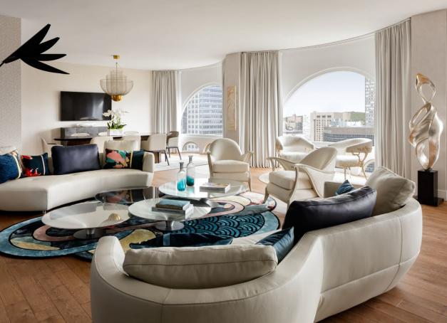 Authentique dans le Vieux-Port ou boutique-hôtel contemporain du Centre-ville, gratte-ciel moderniste ou palace, voici les hôtels de Montréal où poser ses valises selon la rédaction.
