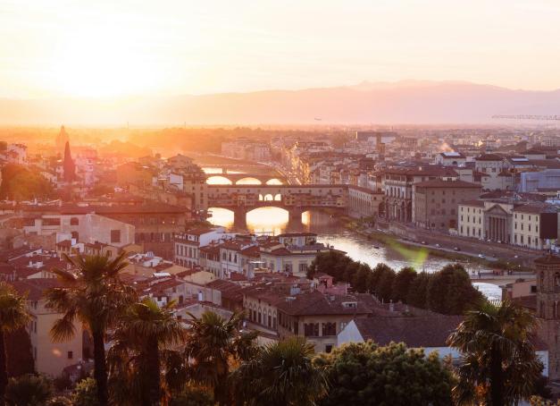 Un week-end à Florence est l’occasion rêvée de vivre la culture toscane. De la petite osteria au dernier café à la mode en passant par le rooftop à ne pas manquer, passez 3 jours à Florence pour (re)découvrir la ville autrement. 