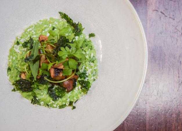 Portée par une jeune garde culinaire décomplexée, la cité flamande s’impose désormais comme l’une des scènes gastronomiques les plus vibrantes du nord de l’Europe. Tour de piste des meilleurs restaurants de Gand.