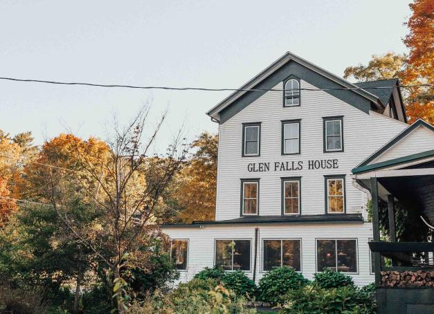 Pour une escapade aux alentours de la légendaire Big Apple et de ses immeubles qui grattent le ciel, la rédaction de YONDER partage les lieux à découvrir lors d’une excursion dans l’Upstate New York. 