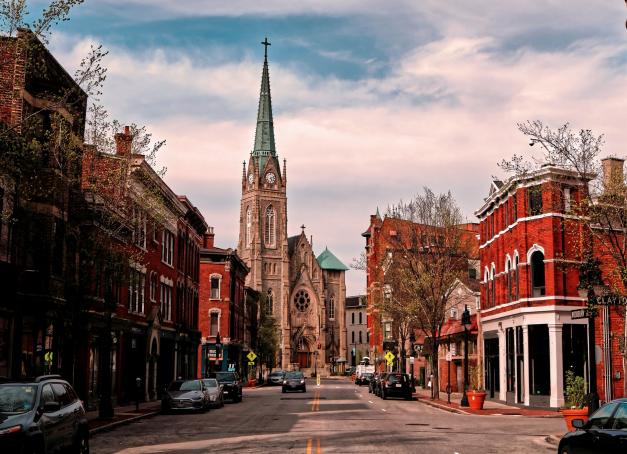 Cincy, entre Ohio et Kentucky, concentre une belle palette d’expériences et d'émotions, emblématiques de l’Amérique d’hier et d’aujourd’hui. Entre gastronomie inventive, liqueurs locales, street art et lieux historiques : la destination deux-en-une mélange les genres avec panache. Notre itinéraire pour découvrir le meilleur de la ville en trois jours.