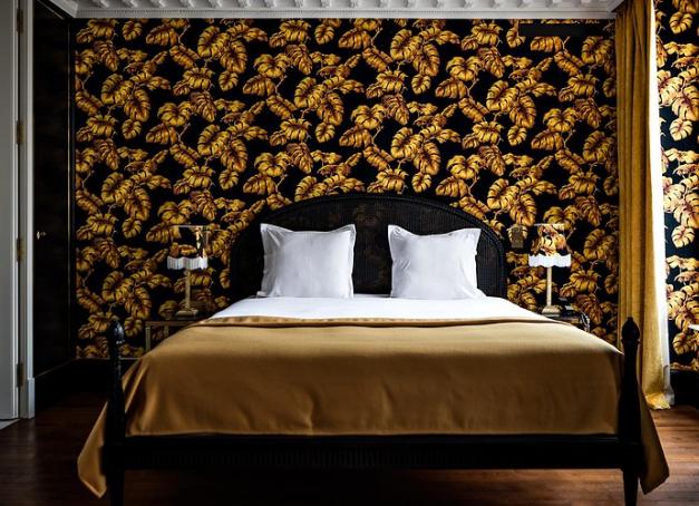 Situé sur la rive droite, entre la Gare du Nord et la Gare de l'Est, le 10ᵉ arrondissement de Paris est passé, en quelques années, de quartier populaire à l'un des plus branchés et animés de la capitale. Boutique-hôtels de caractère, hôtels 4 étoiles premium et adresses de style : notre sélection des meilleurs hôtels du 10ᵉ arrondissement à Paris.

